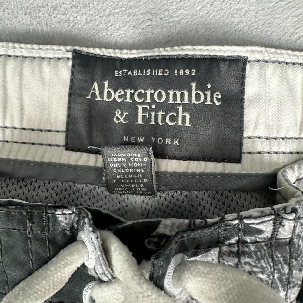 Abercrombie & Fitch Swim Shorts Mens Medium Floral Gray Board Shorts Casual - Picture 3 of 12